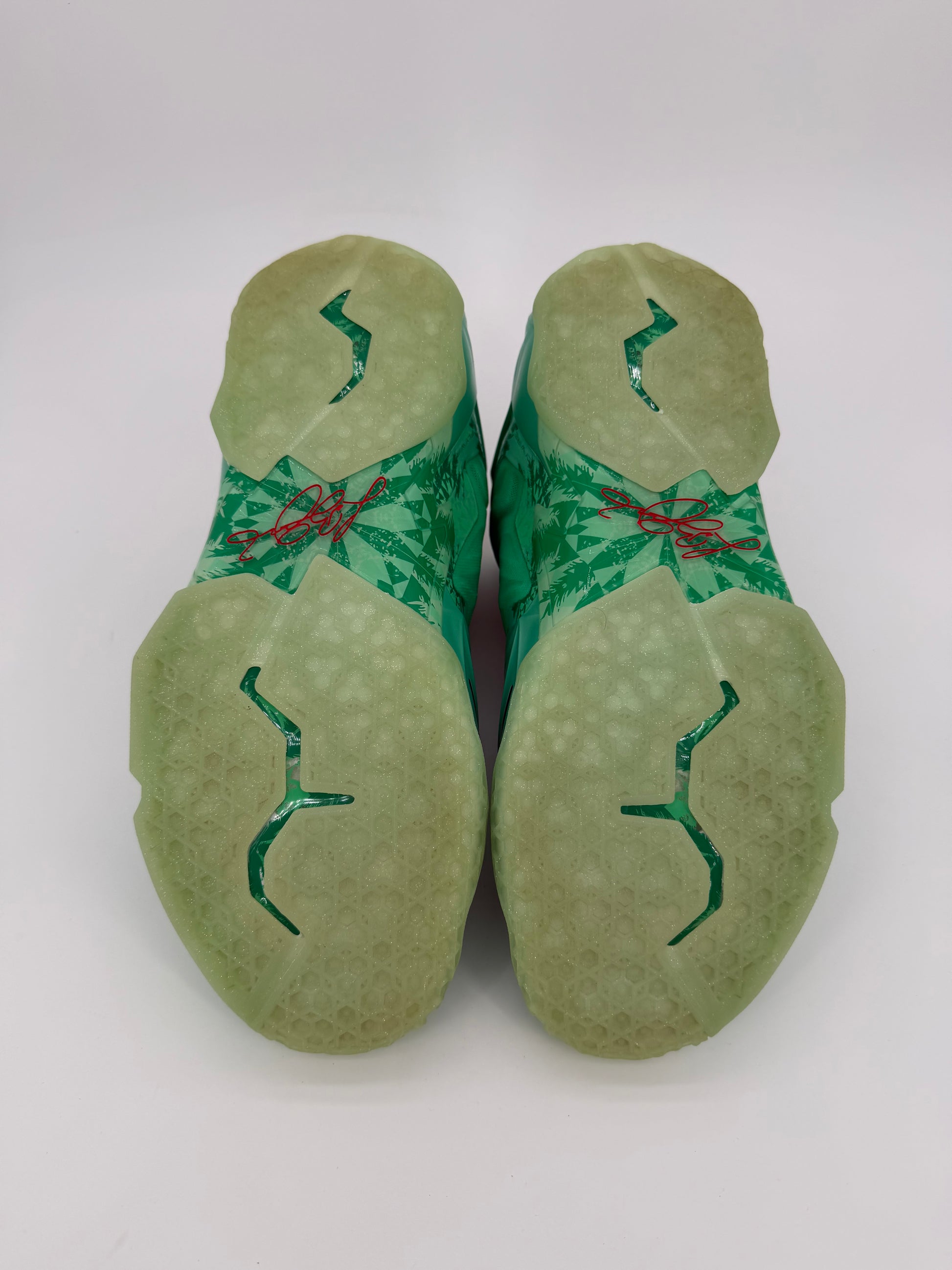 Nike LeBron 11 Christmas