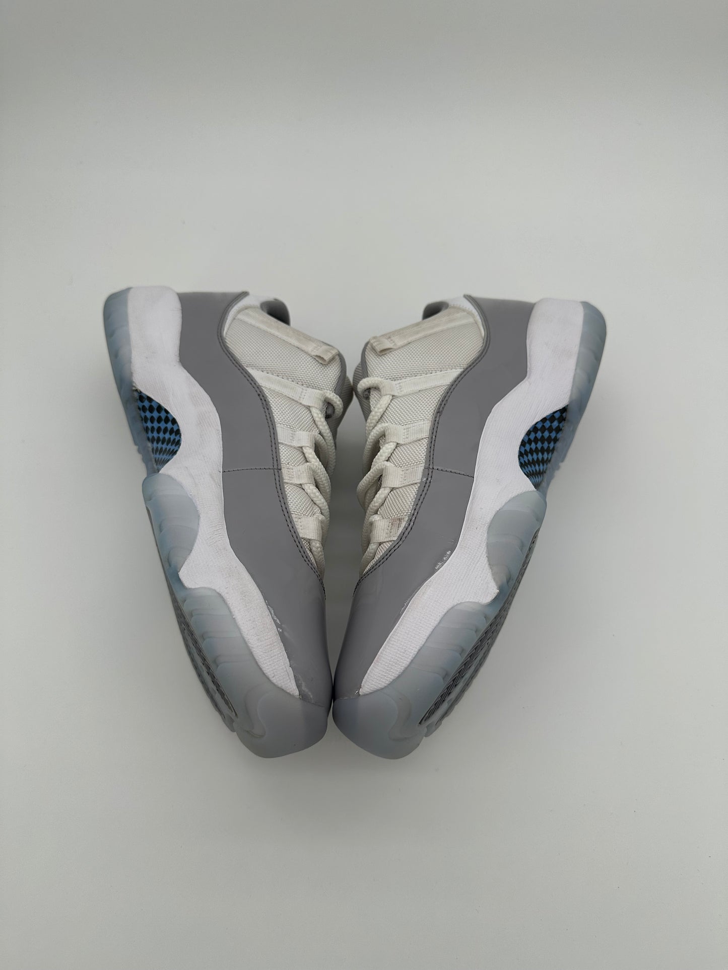Jordan 11 Retro Low Cement Grey